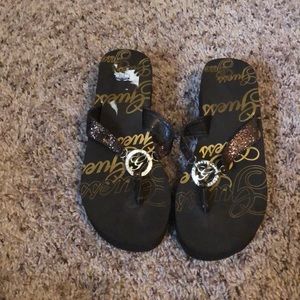 Guess Flip Flops